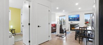 Cindy - 3 Bedrooms, Cozy Main Floor Suite!