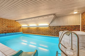 Pool - Large holiday home with pool, spa and sauna, 1500 meters from the North Sea. (Ulfborg)