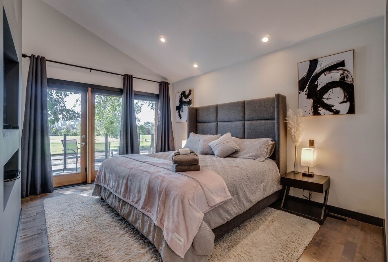 4 slaapkamers, een strijkplank/strijkijzer, reisbedje, gratis wifi