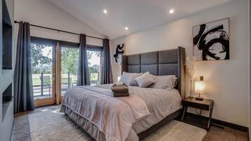 4 slaapkamers, een strijkplank/strijkijzer, reisbedje, gratis wifi