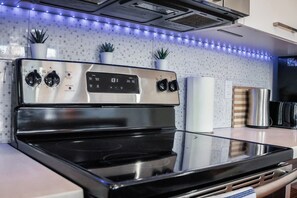Frigorífic, microones, forn i placa de cuina