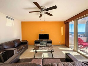 TV, lareira