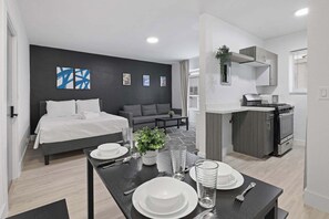 1 bedroom, iron/ironing board, WiFi, bed sheets - Coastal 1 Bedroom Steps from Ocean (Miami Beach)