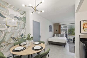 1 habitación, tabla de planchar con plancha, wifi y ropa de cama 