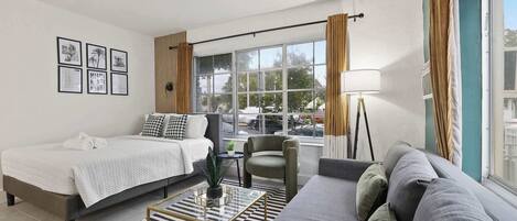 1 habitación, tabla de planchar con plancha, wifi y ropa de cama