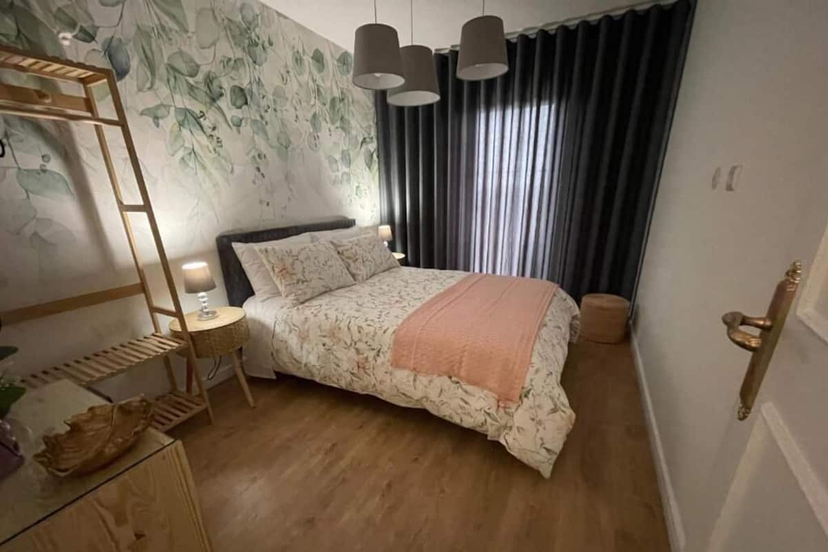 Residenza Standard, balcone, vista vigneti | 4 camere, ferro/asse da stiro, culle/letti per bambini (gratuiti)