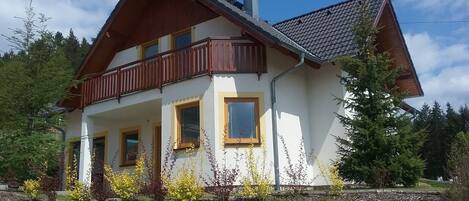 المنشأة من الخارج