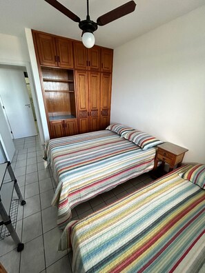 4 bedrooms, iron/ironing board, WiFi