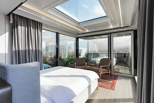 Superior Double Room, Lanai, Mountain View | Blackout drapes, soundproofing, iron/ironing board, free WiFi