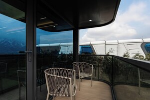 Luxury Double Room, Lanai, Mountain View | Terrace/patio