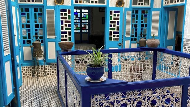 A hallway with blue doors and white patterned tiles. - 2 BEDROOM APARTMENT WITH SEAVIEW IN THE MEDINA (Essaouira)