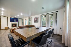 Dining - Casino Close! Hot Tub-Firepit-Pool Table Sleeps 14 (Broken Bow)