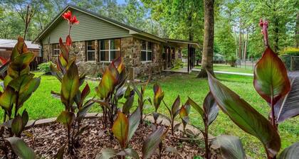 Casino Close! Hot Tub-Firepit-Pool Table Sleeps 14