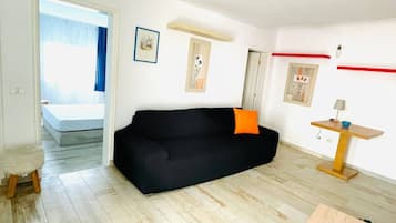 Apartment, 2 Bedrooms | Living area