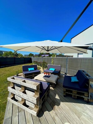 Terrace/patio - 10-minute walk from Avenue De Gaulle and the sea, charming, quiet house (La Baule-Escoublac)