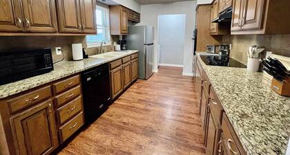 Geneva's House - 3BR/2BA - Family Friendly