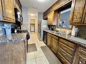 冰箱、微波炉、烤箱、炉灶