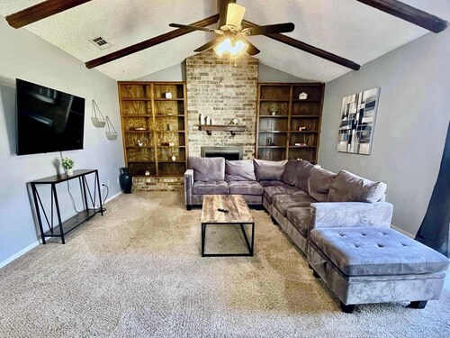 Fremont House - 3BR/2BA - Family Friendly