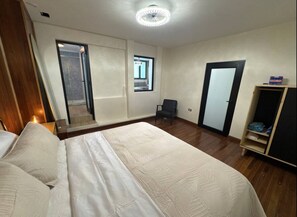 2 quartos, ferros/tábuas de passar roupa, Wi-Fi, roupa de cama