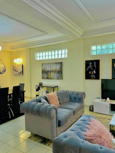 Chic 2-bedroom corporate apartment in Yaoundé with AC, WiFi