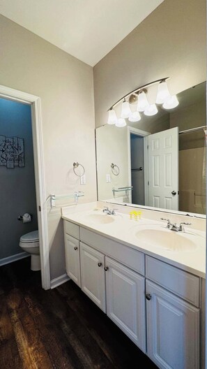 Shower, hair dryer, towels - Beautiful duplex in Murrells Inlet B (Murrells Inlet)