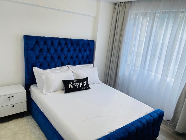 1 bedroom, WiFi, bed sheets - 1 bedroom with balcony,netflix,washing machine&gym (Nairobi)