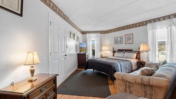 3 bedrooms, desk, free WiFi, bed sheets