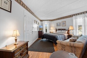 3 bedrooms, desk, free WiFi, bed sheets