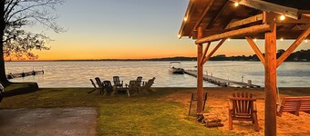 Lakefront Cabin w/ Shared Beach in Cecil!