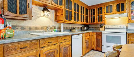 House (4 Bedrooms) | Interior