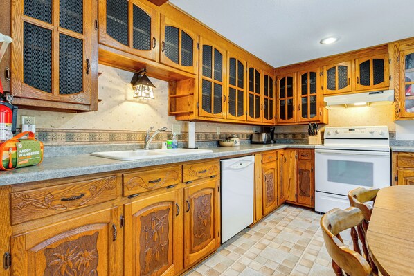 House (4 Bedrooms) | Interior