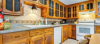 Lakefront Cabin w/ Shared Beach in Cecil!