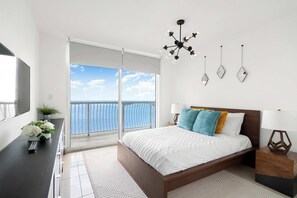 3 bedrooms, iron/ironing board, travel crib, WiFi - Feel the Sea Breeze | Ocean View Condo (Brickell)