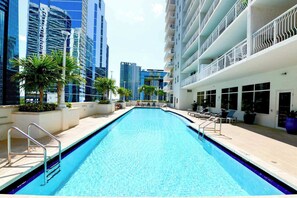 Pool - Breathtaking Direct Ocean Views | Free Parking (Brickell)