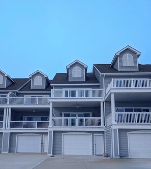 Exterior - Bayside Bliss. South Shore Marina w/views. 3BR TH w/Decks, Pool & Prime Location (North Bethany)