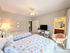 3 bedrooms, iron/ironing board, WiFi - Bayside Bliss. South Shore Marina w/views. 3BR TH w/Decks, Pool & Prime Location (North Bethany)