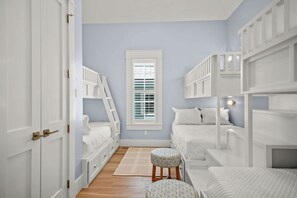 4 bedrooms, iron/ironing board, free WiFi, bed sheets