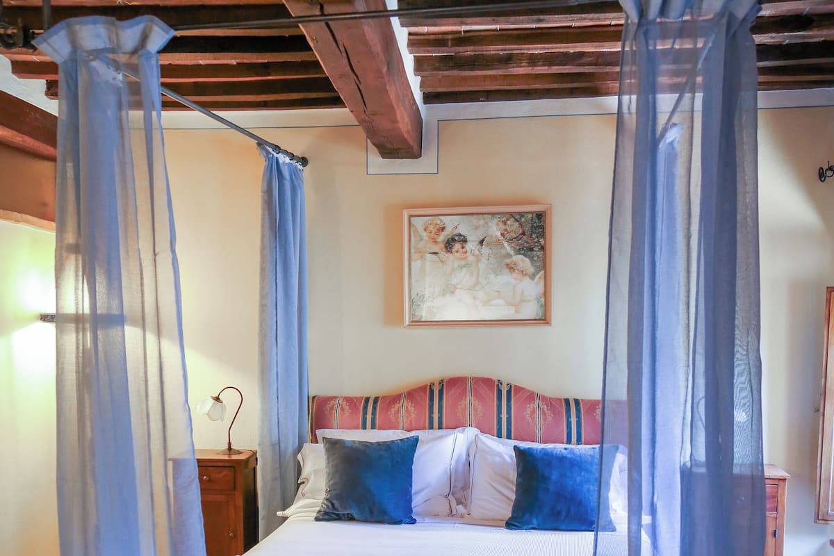 Suite Silvio al secondo piano senza ascensore | 1 bedroom, desk, laptop workspace, iron/ironing board