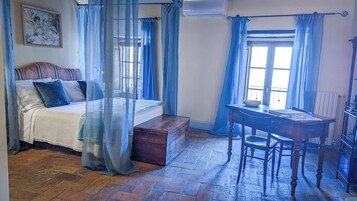 1 habitación, escritorio y espacio para trabajar con laptop 