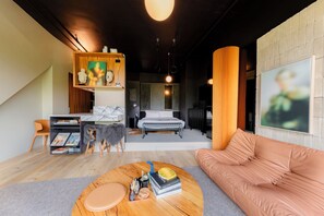 1 habitación, tabla de planchar con plancha, internet y ropa de cama