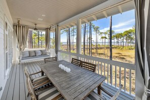 Unclassified image, 5 of 133, button