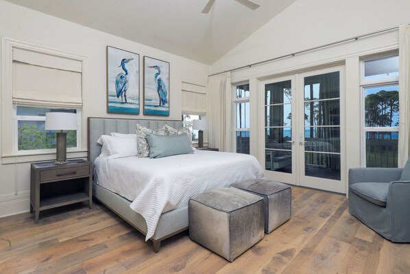 4 habitaciones, escritorio, tabla de planchar con plancha y wifi 