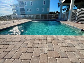 Een verwarmd zwembad