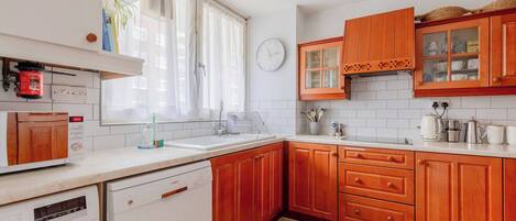 冰箱、微波炉、烤箱、炉灶