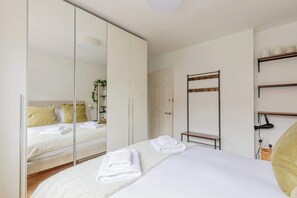 2 chambres, fer et planche à repasser, Wi-Fi, draps fournis