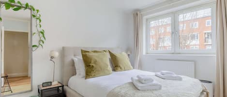 2 bedrooms, iron/ironing board, WiFi, bed sheets