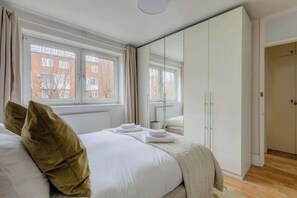 2 quartos, ferros/tábuas de passar roupa, Wi-Fi, roupa de cama