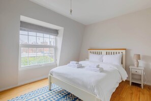 4 bedrooms, iron/ironing board, Internet, bed sheets