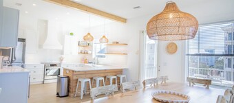 Luxurious new north Cape, private pool/hot tub, elevator, game rm, beach gear