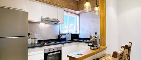 Micro-ondes, four, plaque de cuisson